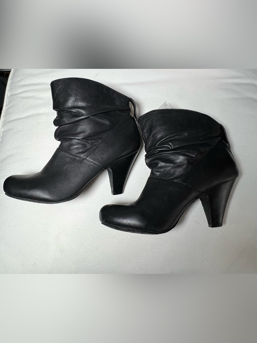BCBG Paris Canika Black leather Ankle Bootie Slouched Ruched Upper Sz 8.5